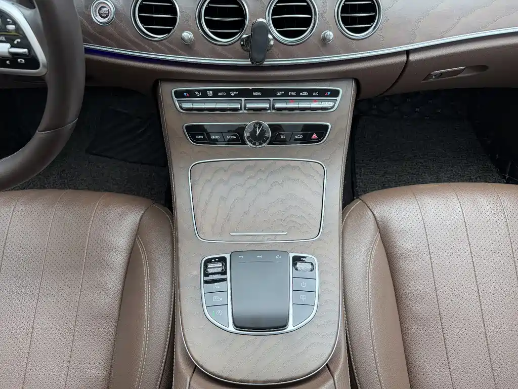 Mercedes-Benz E-Class 2019 — фото 10