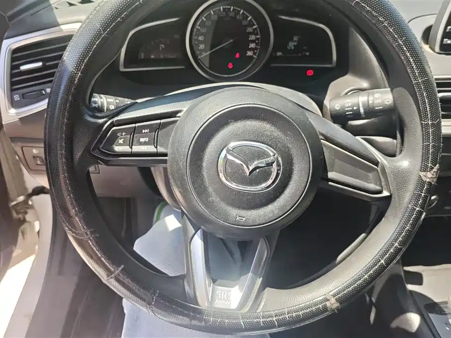 Mazda 3 Axela 2017 — фото 15