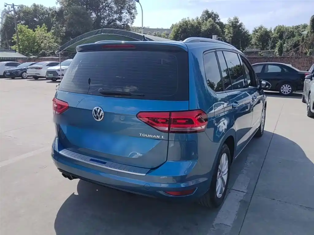 Volkswagen Touran 2019 — фото 7