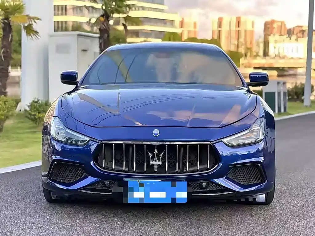 Maserati Ghibli 2017 — фото 11