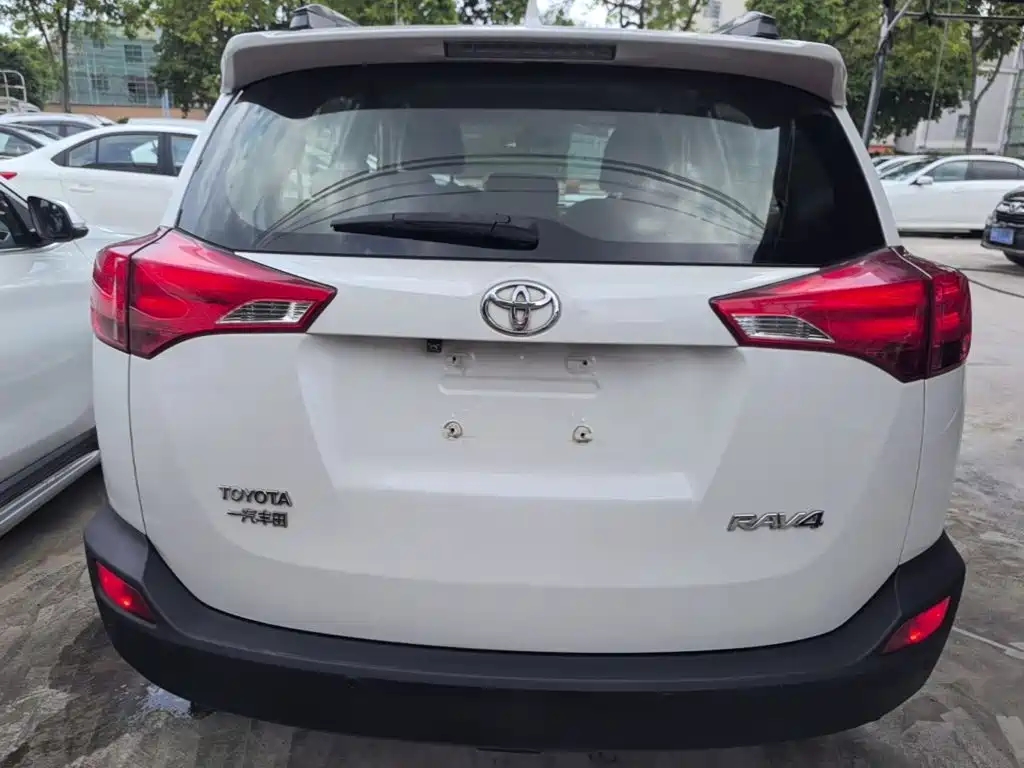 Toyota RAV4 2015 — фото 6