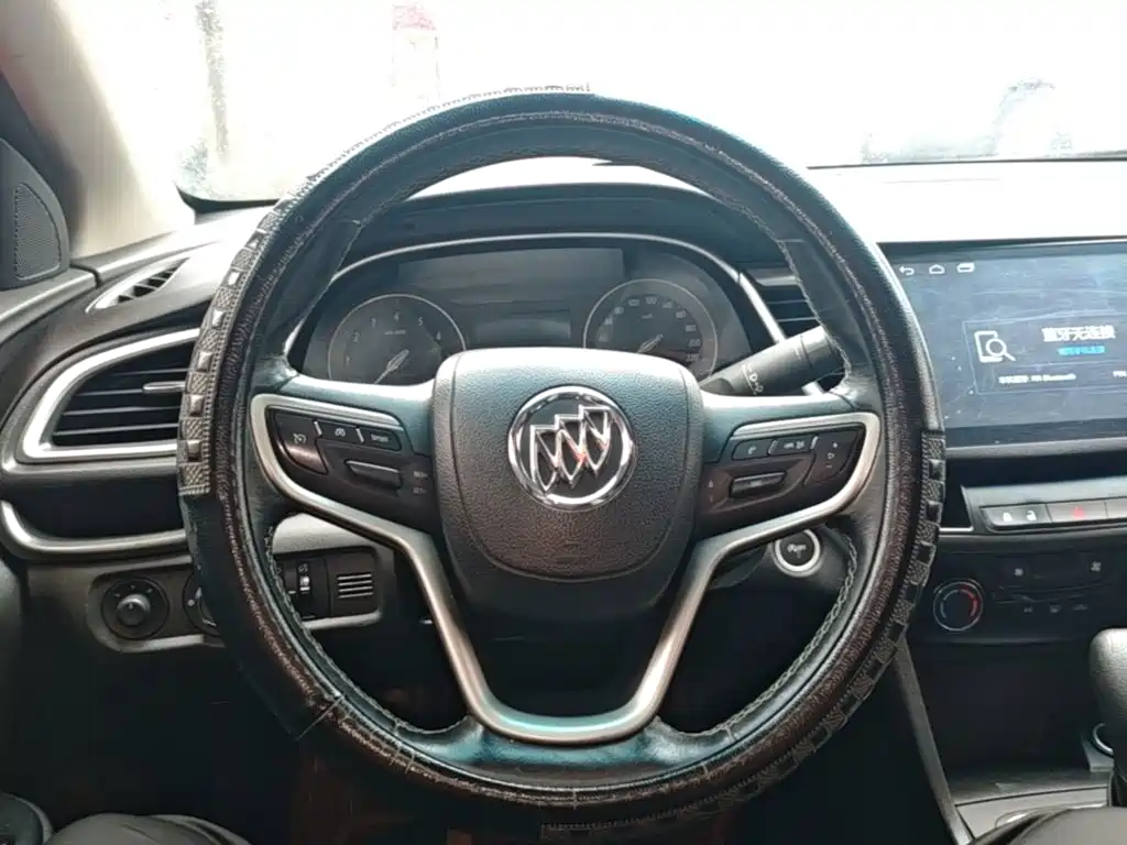 Buick Excelle 2017 — фото 11