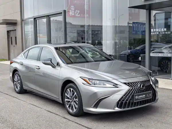 Lexus ES 2022