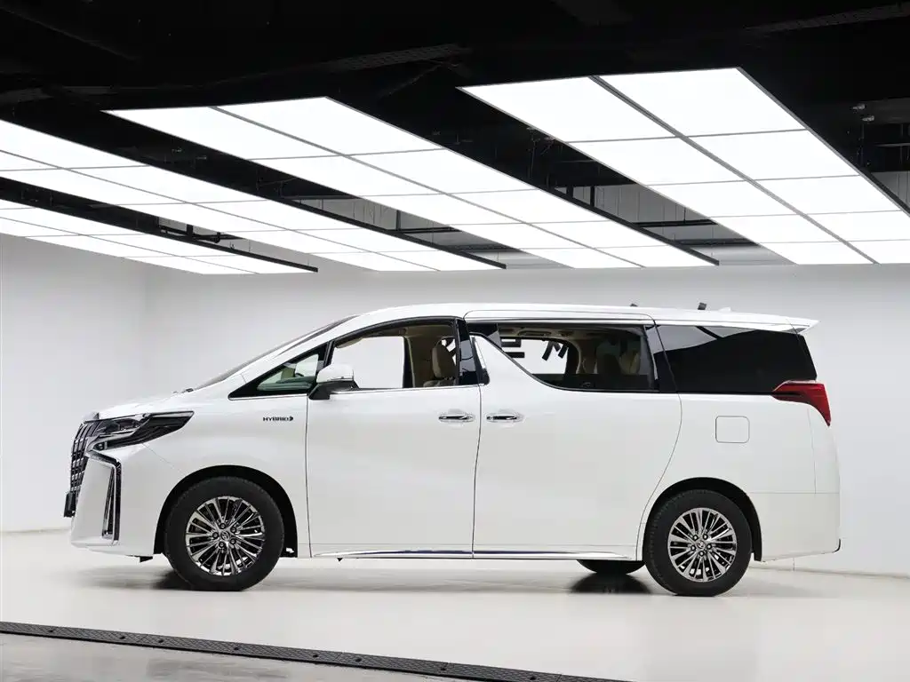 Toyota Alphard 2021 — фото 33