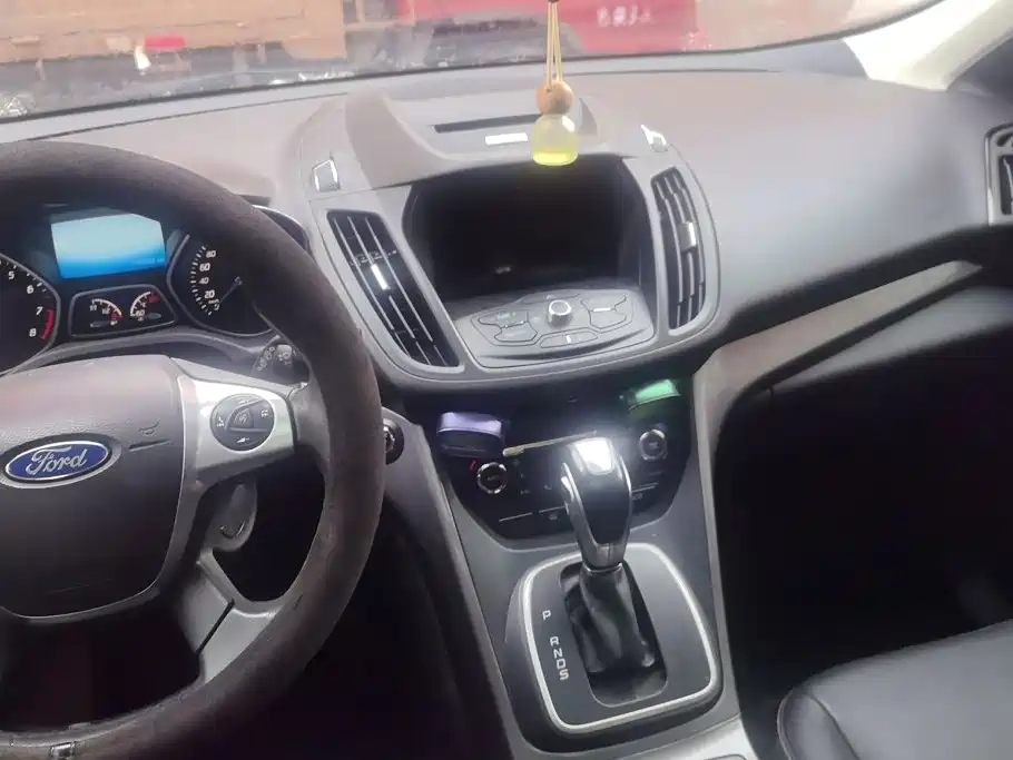 Ford Kuga 2015 — фото 13