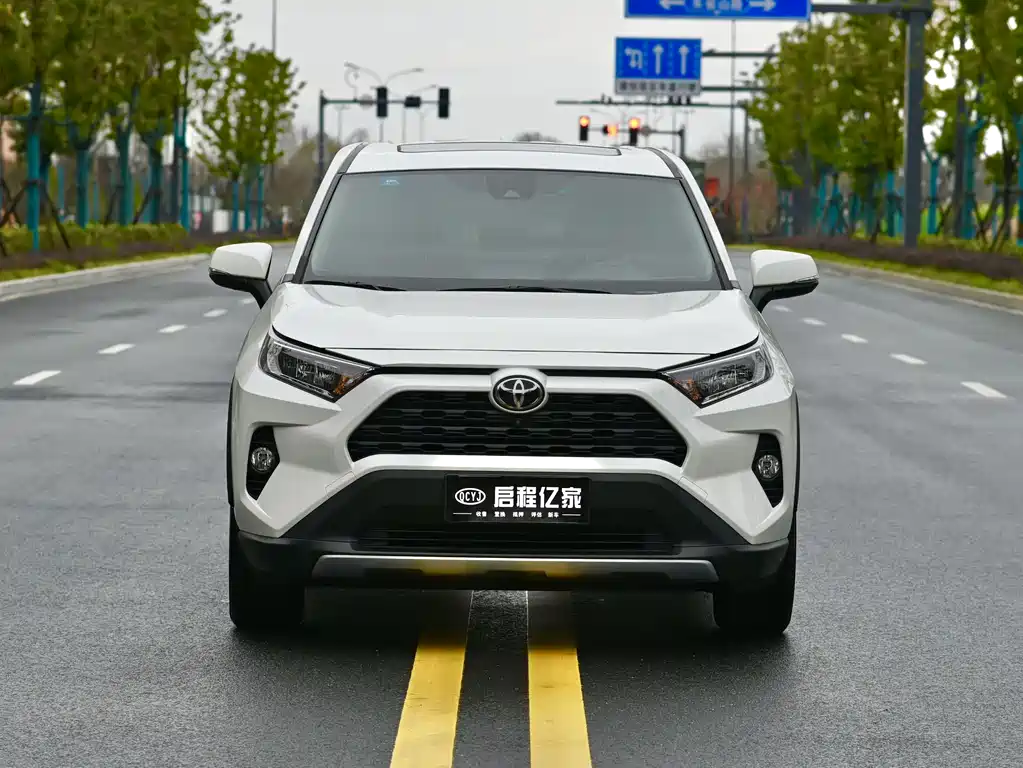 Toyota RAV4 2020 — фото 2