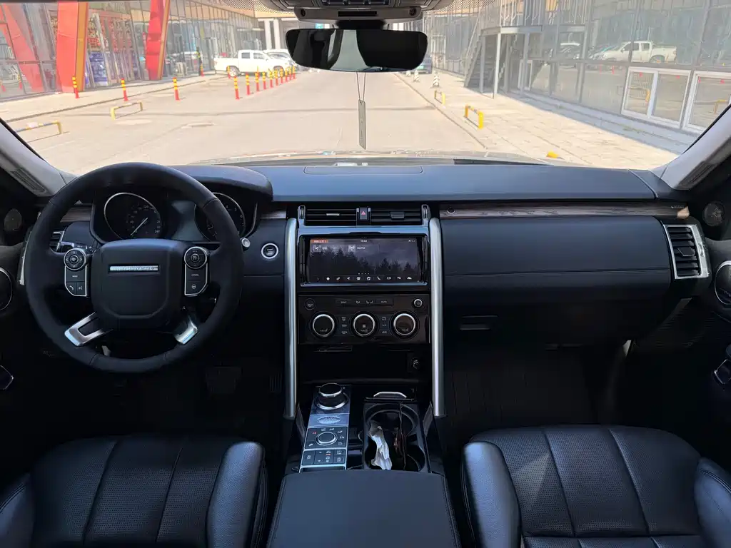 Land Rover Discovery 2018 — фото 10