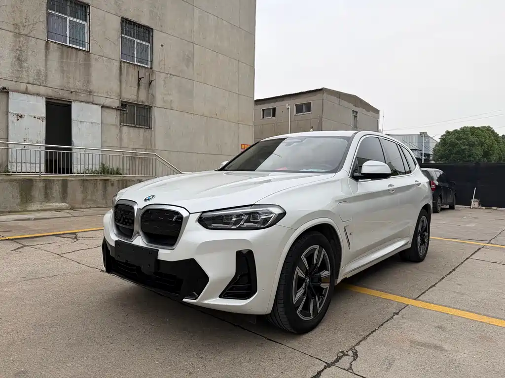 BMW iX3 2023