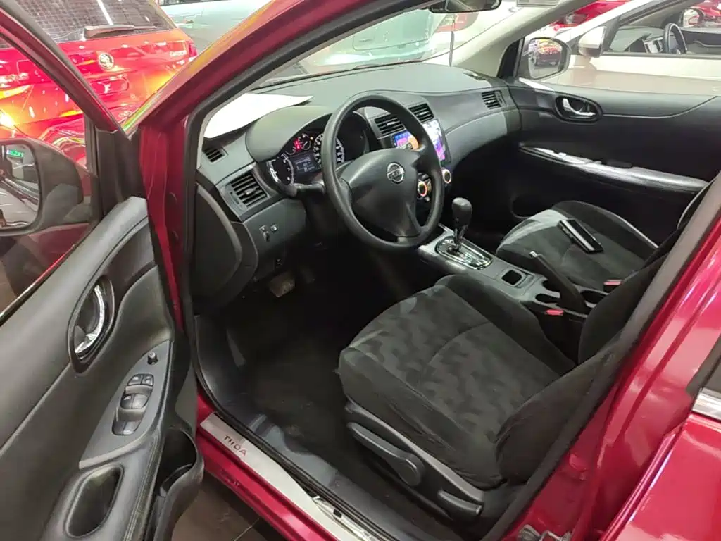 Nissan Tiida 2015 — фото 16