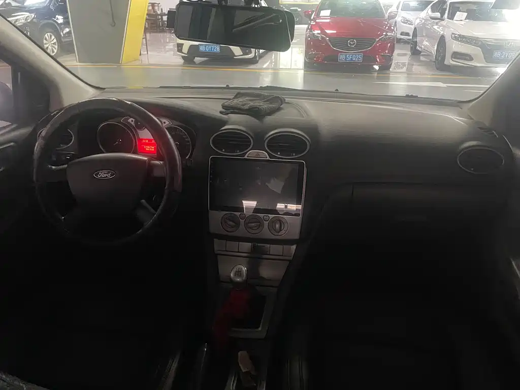 Ford Focus 2015 — фото 10
