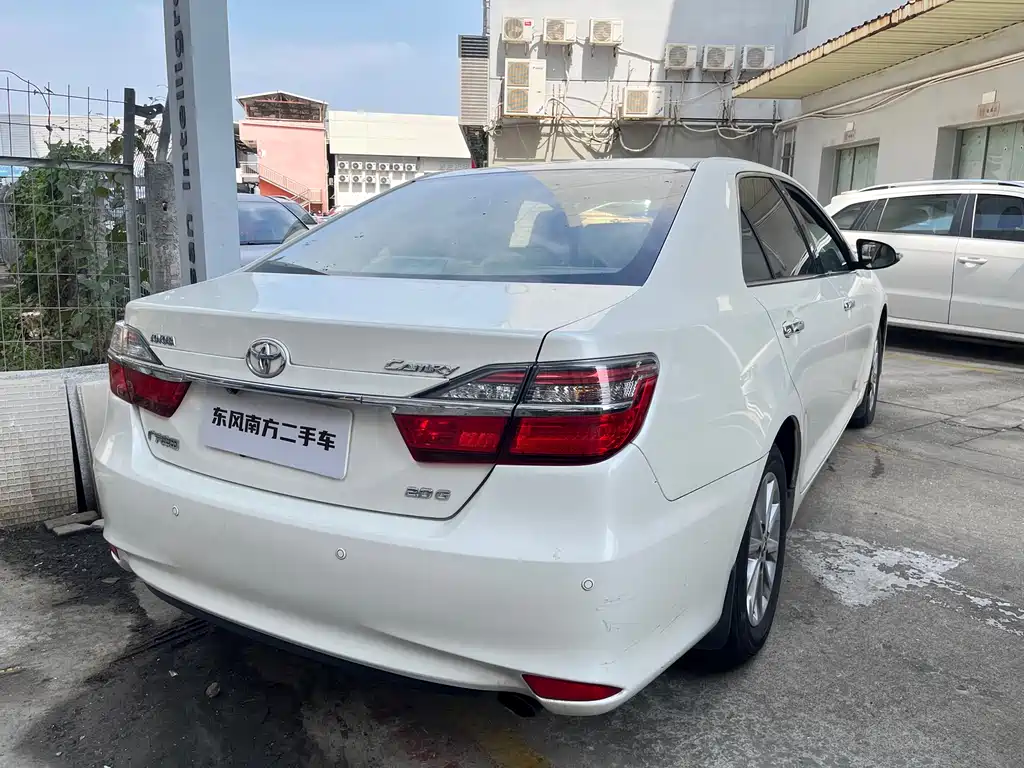 Toyota Camry 2017 — фото 4