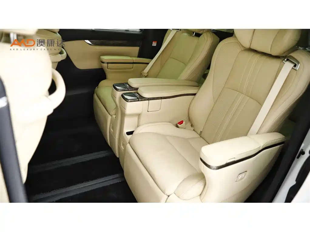 Toyota Alphard 2023 — фото 7
