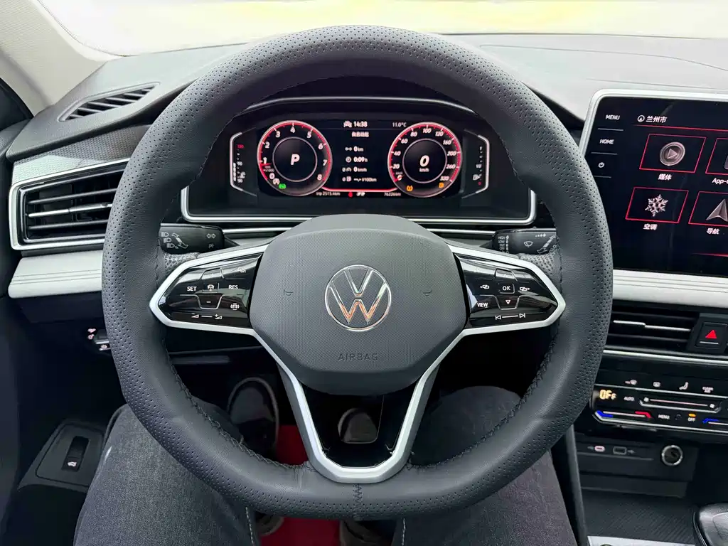 Volkswagen Tiguan L 2022 — фото 10