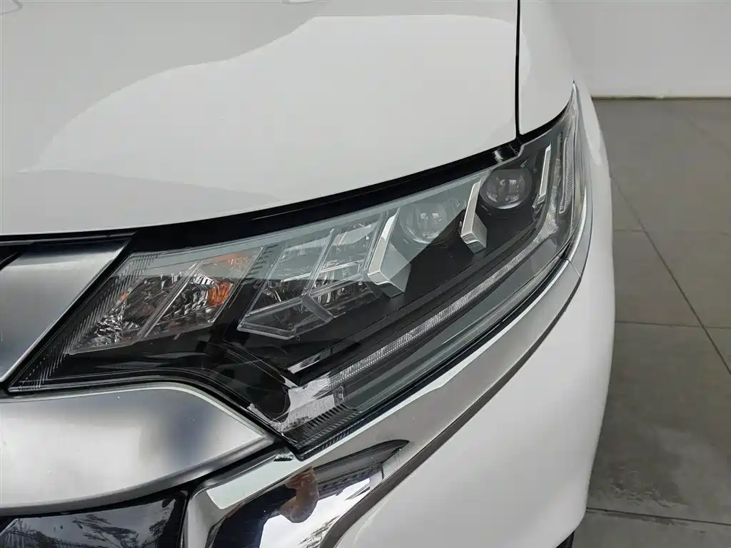 Mitsubishi Outlander 2020 — фото 7