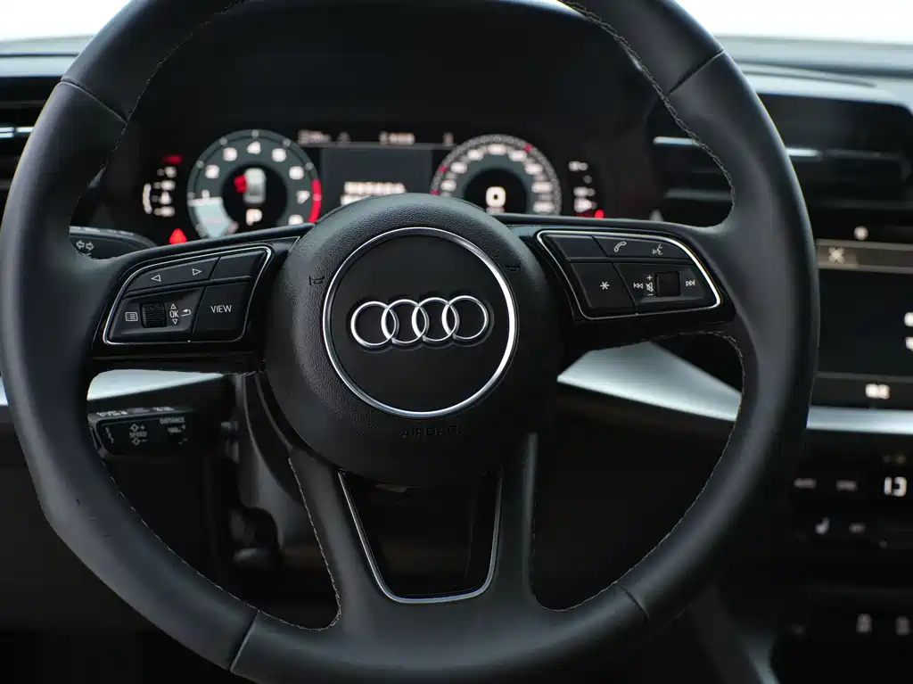Audi A3 2023 — фото 13