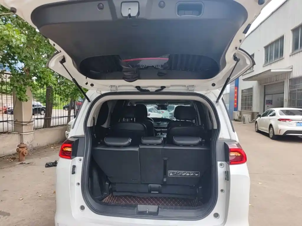 GAC Motor Trumpchi M6 2023 — фото 19