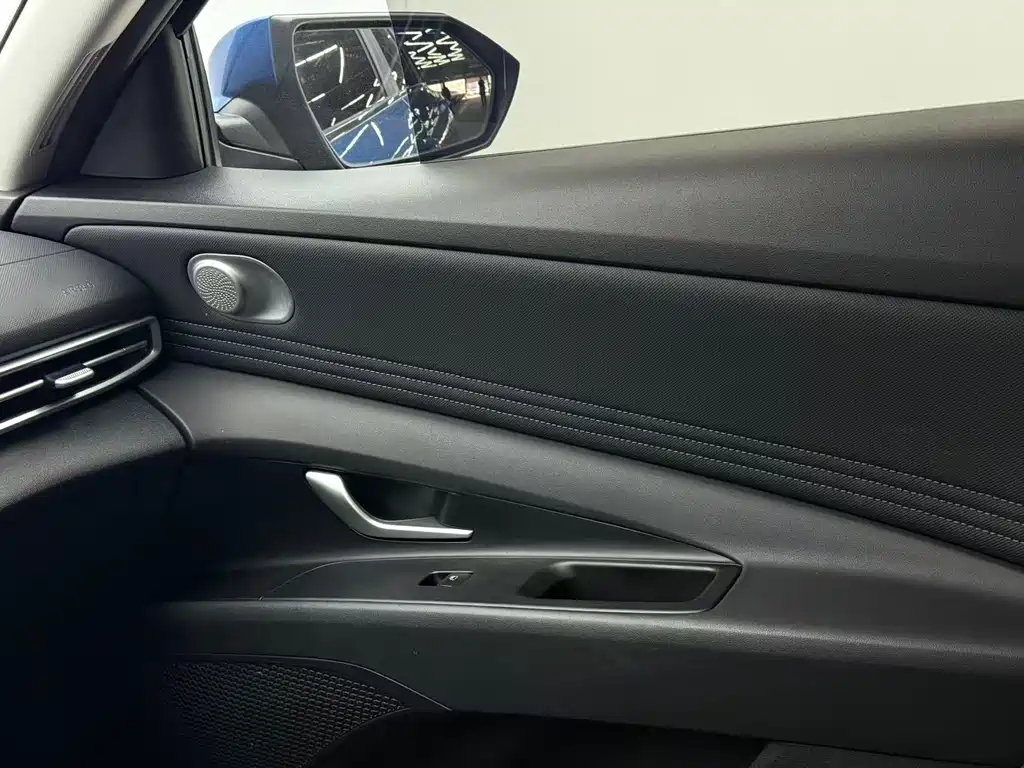 Hyundai Elantra 2023 — фото 16