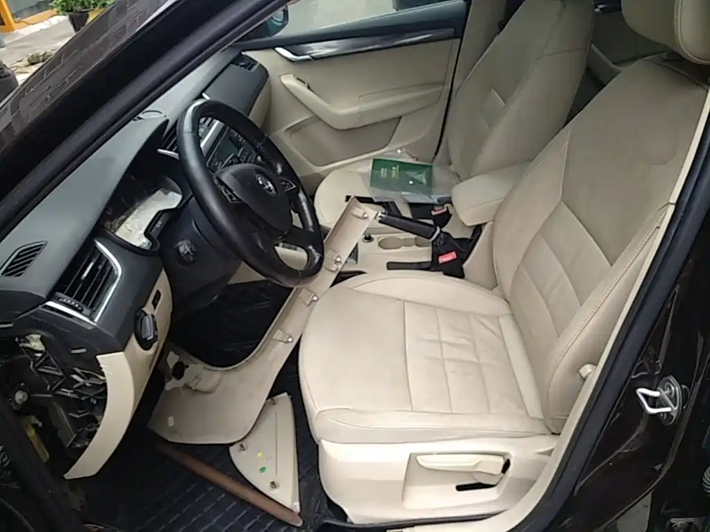 Skoda Octavia 2015 — фото 15
