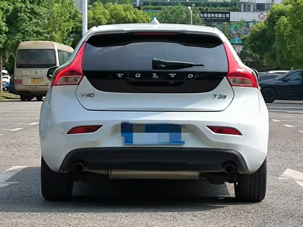 Volvo V40 2018 — фото 11