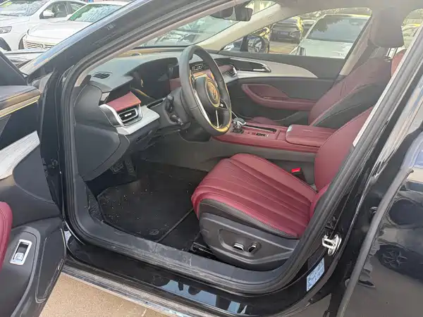 Hongqi H5 2025