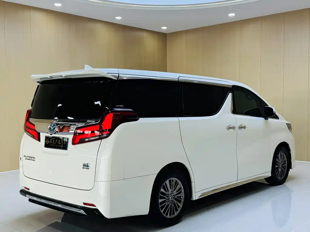 Toyota Alphard 2021 — фото 17