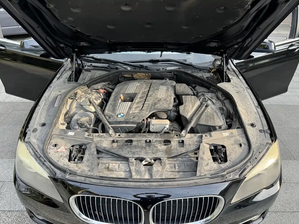 BMW 7 Series 2011 — фото 16