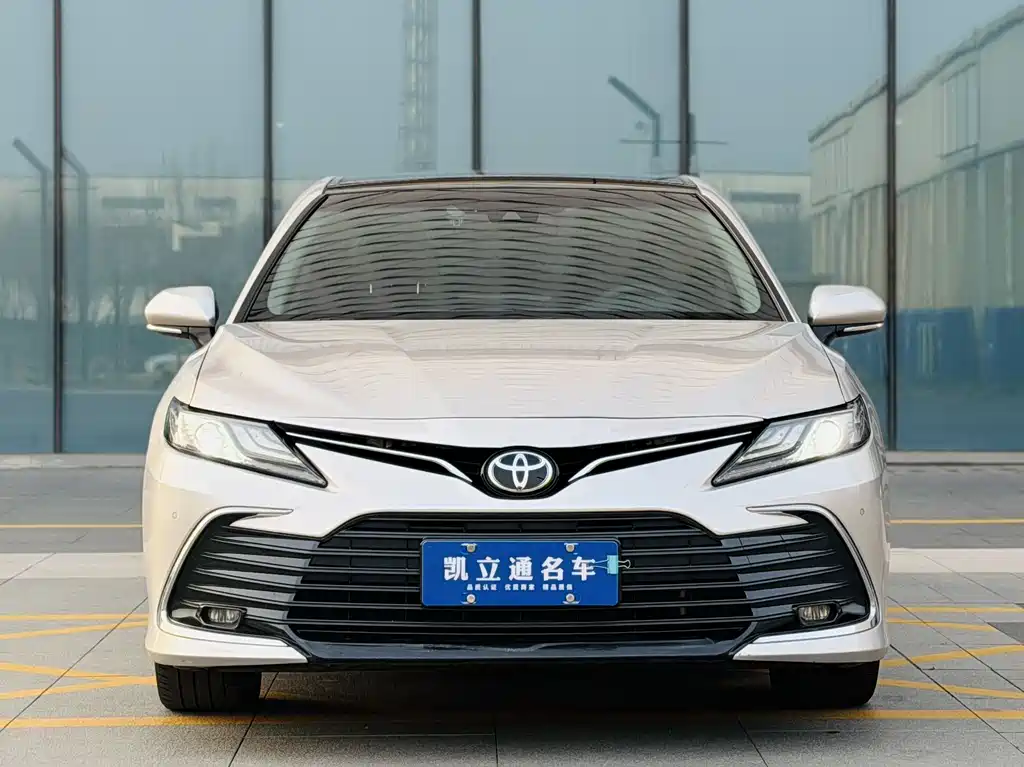 Toyota Camry 2021 — фото 2