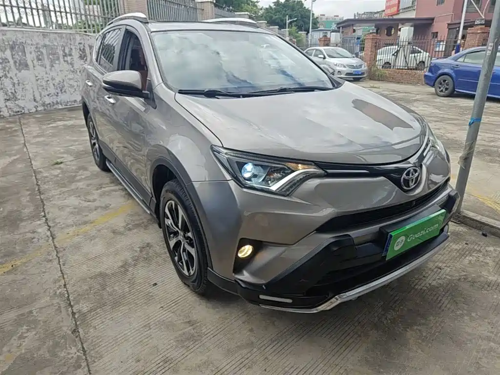 Toyota RAV4 2019 — фото 4