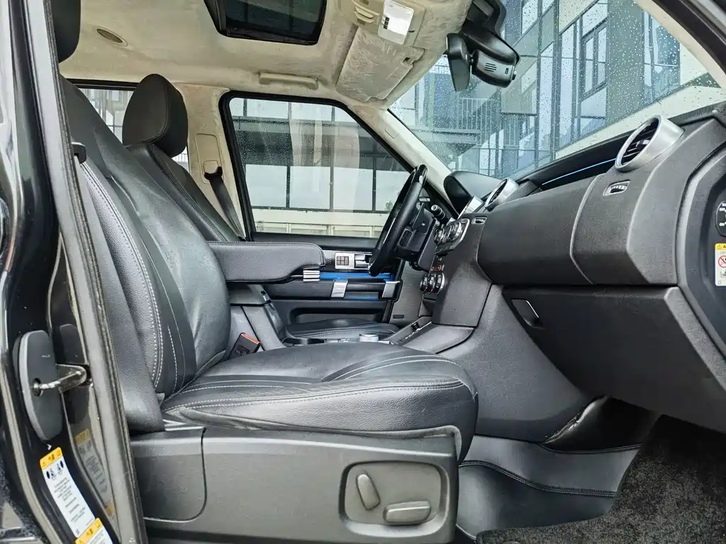 Land Rover Discovery 2015 — фото 16