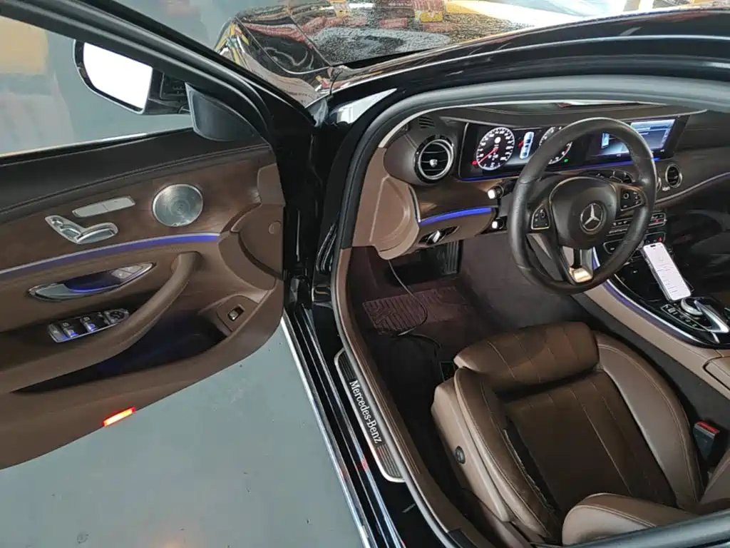 Mercedes-Benz E-Class 2017 — фото 16