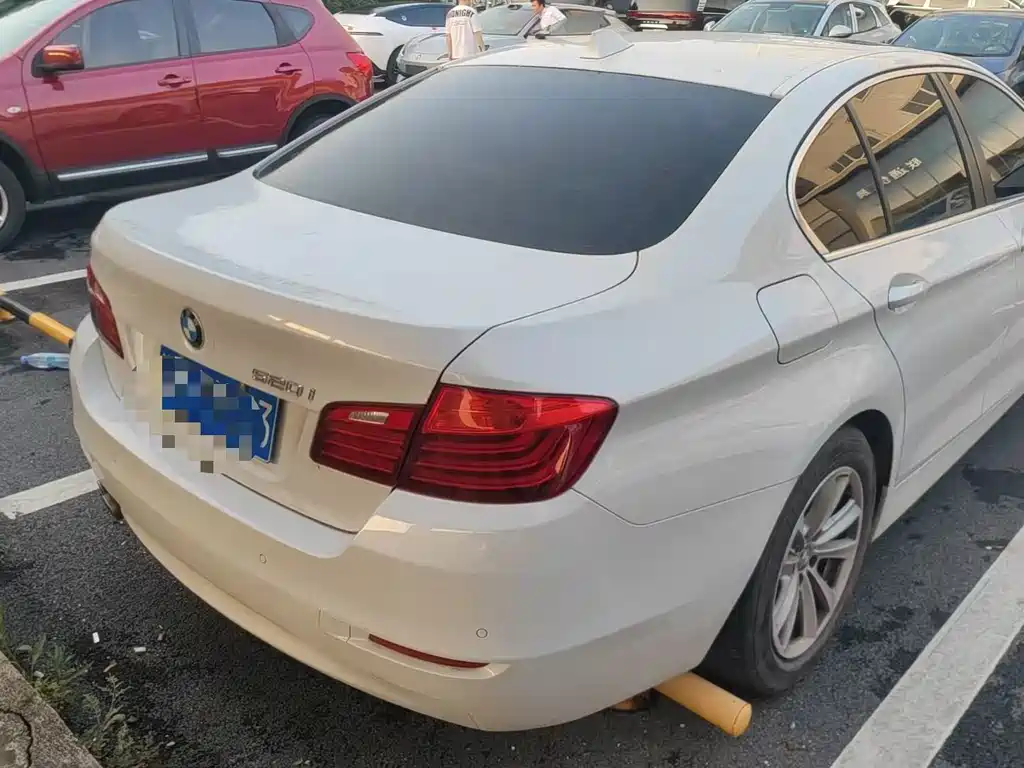 BMW 5 Series 2016 — фото 11