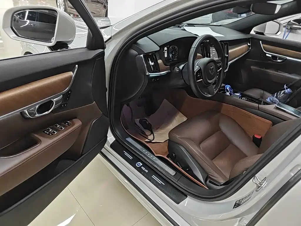 Volvo S90 2021 — фото 16