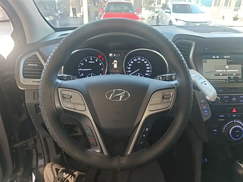 Hyundai Santa Fe 2017 — фото 11