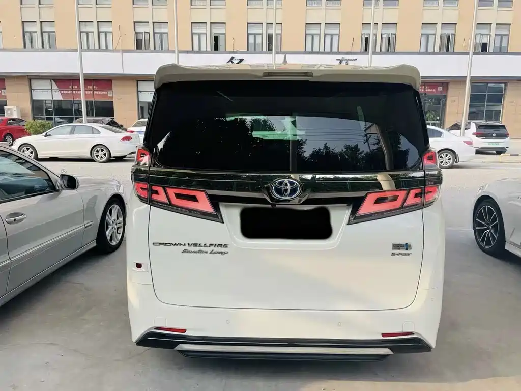 Toyota Vellfire 2022 — фото 18