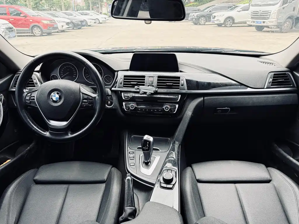 BMW 3 Series 2017 — фото 29