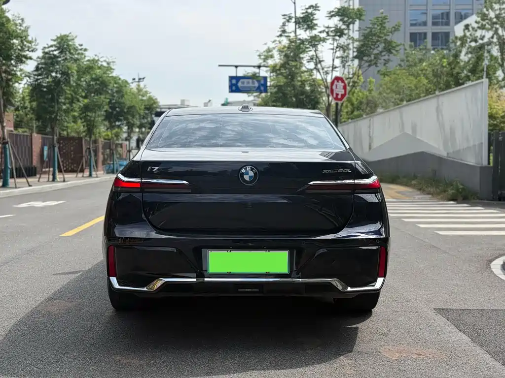 BMW i7 2023 — фото 14