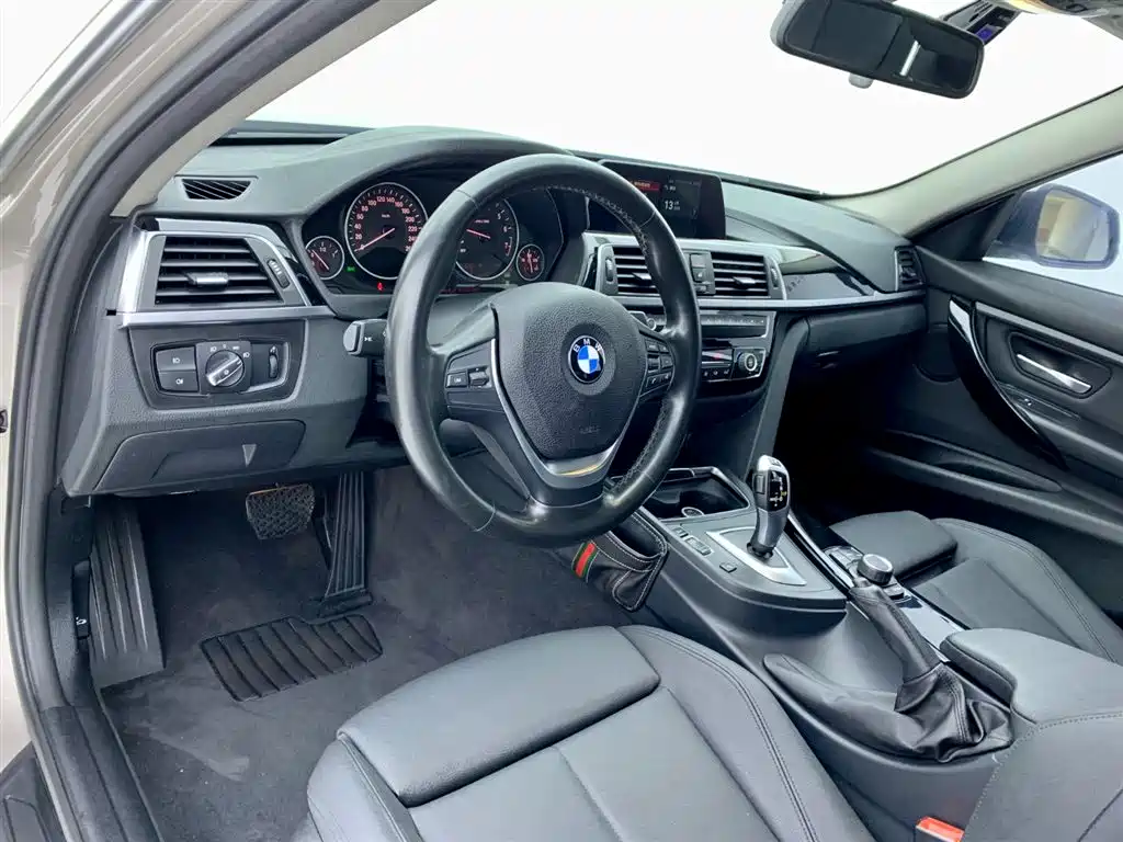 BMW 3 Series 2018 — фото 14