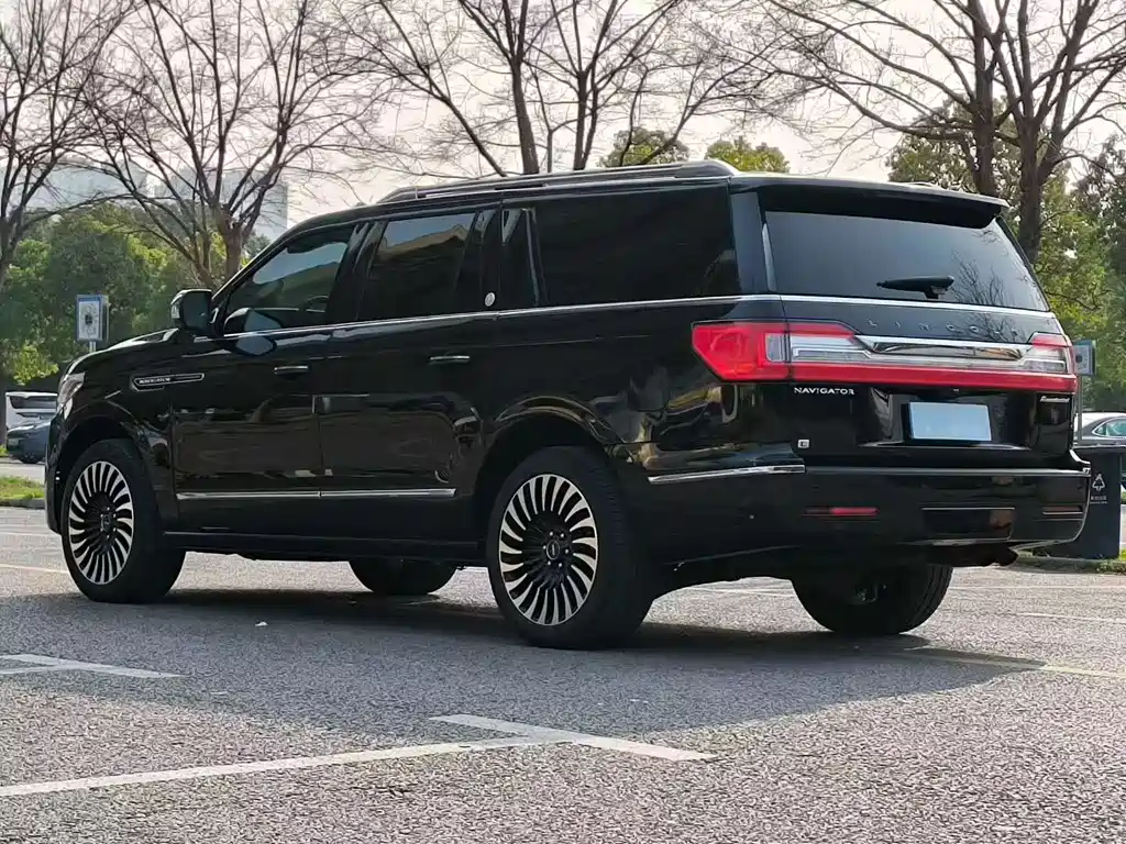 Lincoln Navigator 2021 — фото 13