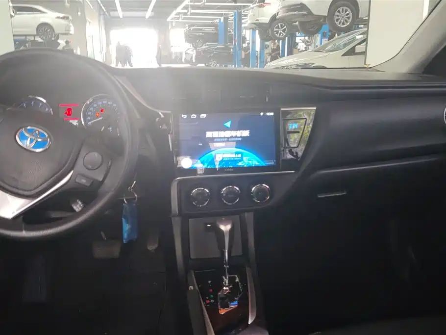 Toyota Corolla 2018 — фото 13