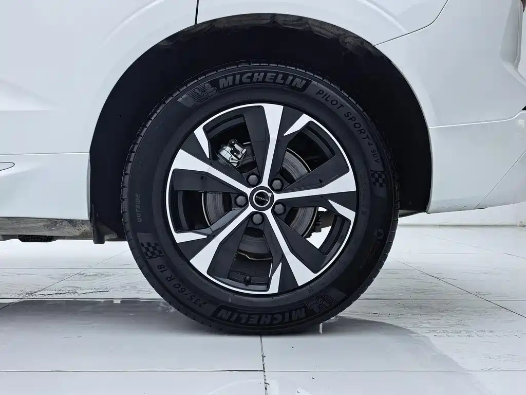 Volvo XC60 2025 — фото 27