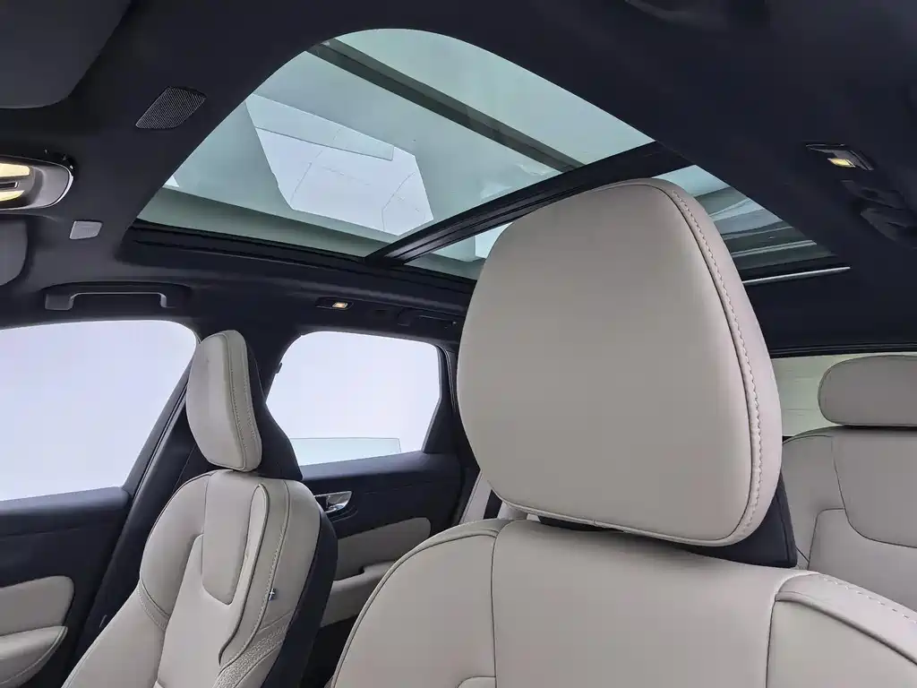 Volvo XC60 2025 — фото 19