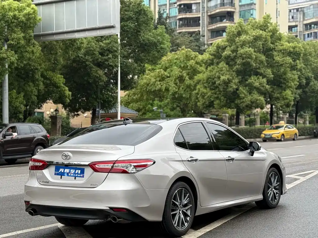 Toyota Camry 2022 — фото 17