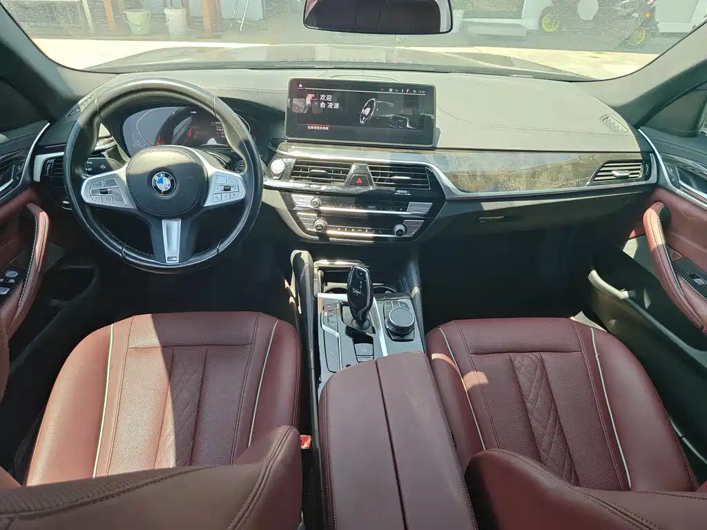BMW 5 Series 2022 — фото 10