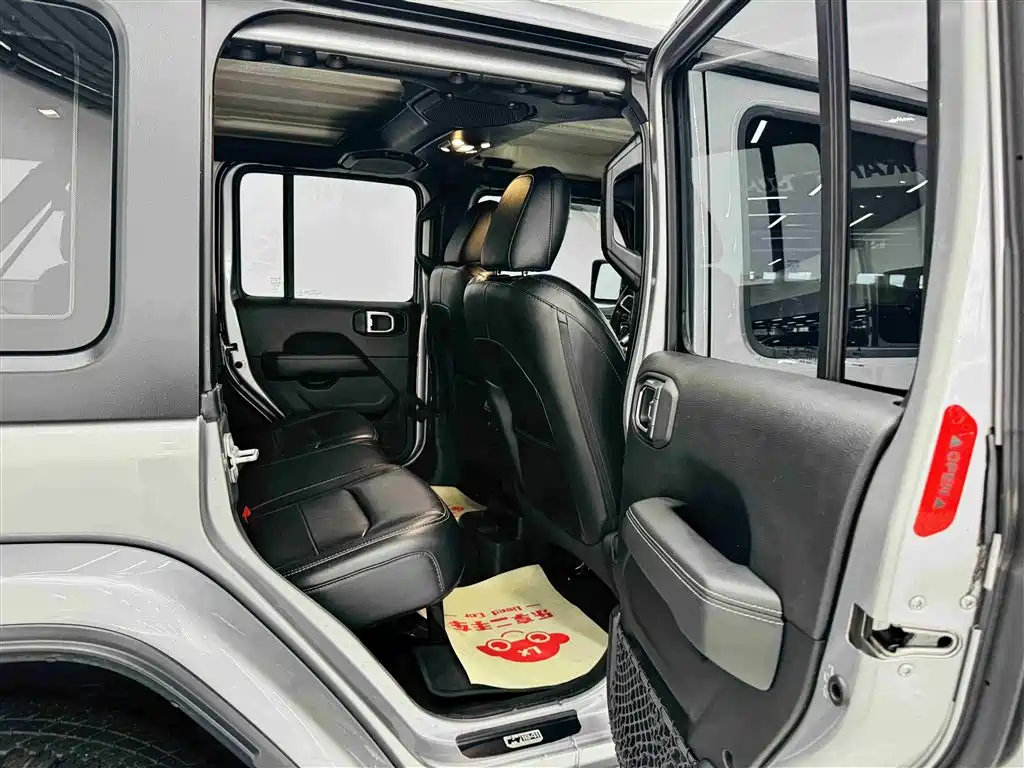 Jeep Wrangler 2020 — фото 27