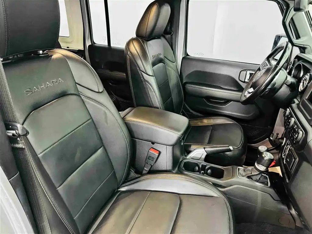 Jeep Wrangler 2020 — фото 30