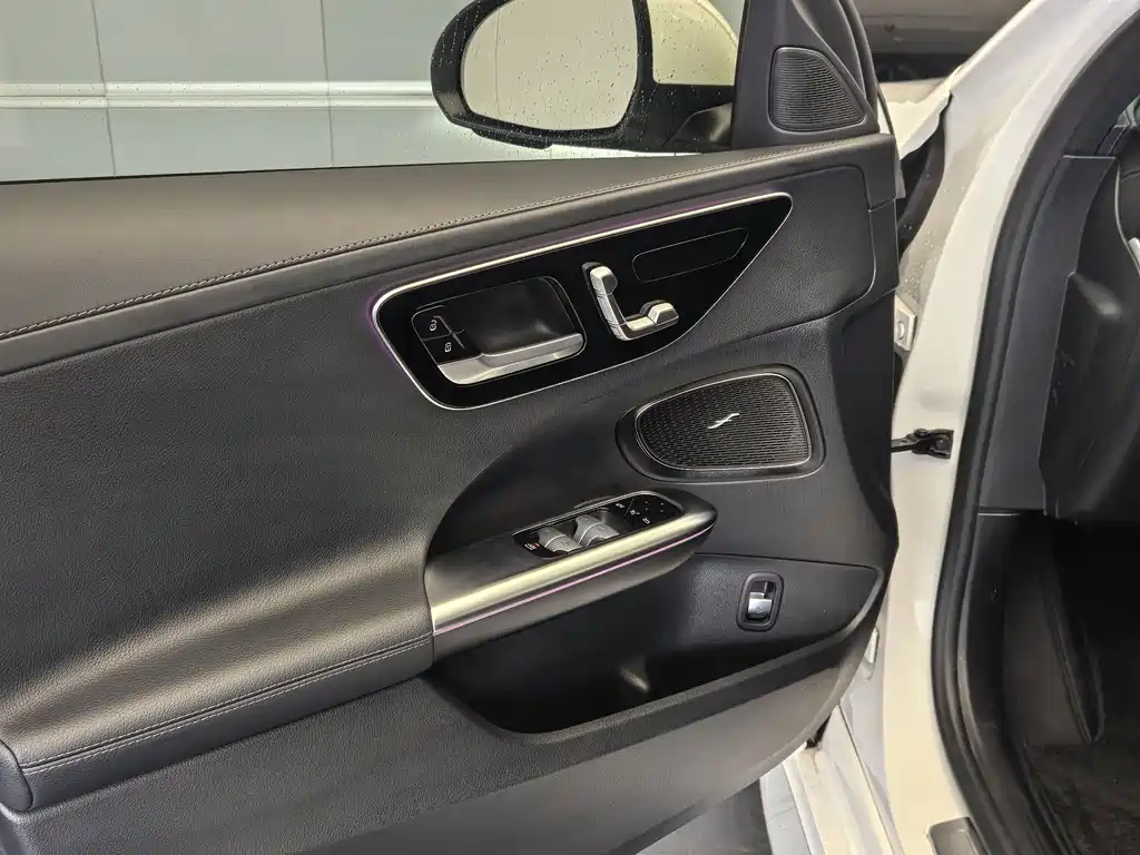 Mercedes-Benz C-Class 2024 — фото 17