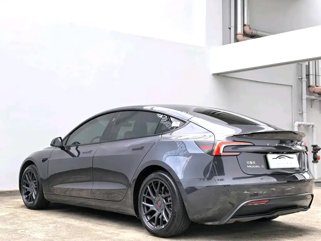 Tesla Model 3 2025 — фото 8