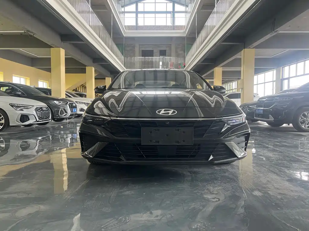 Hyundai Elantra 2023
