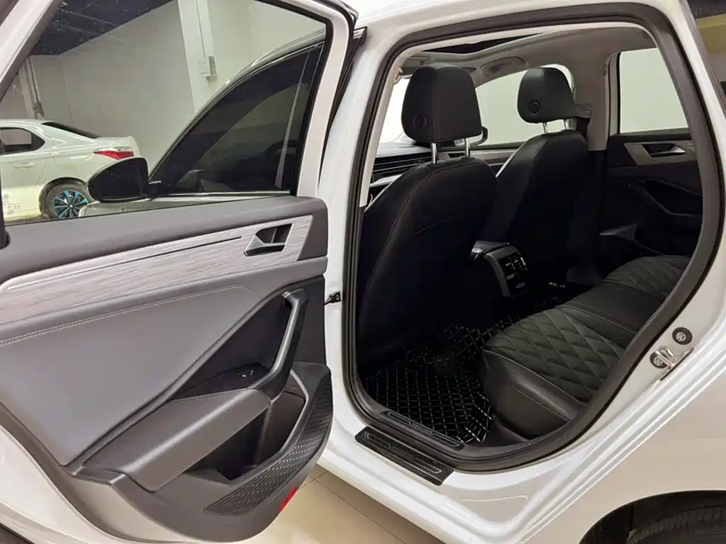 Volkswagen Sagitar 2023