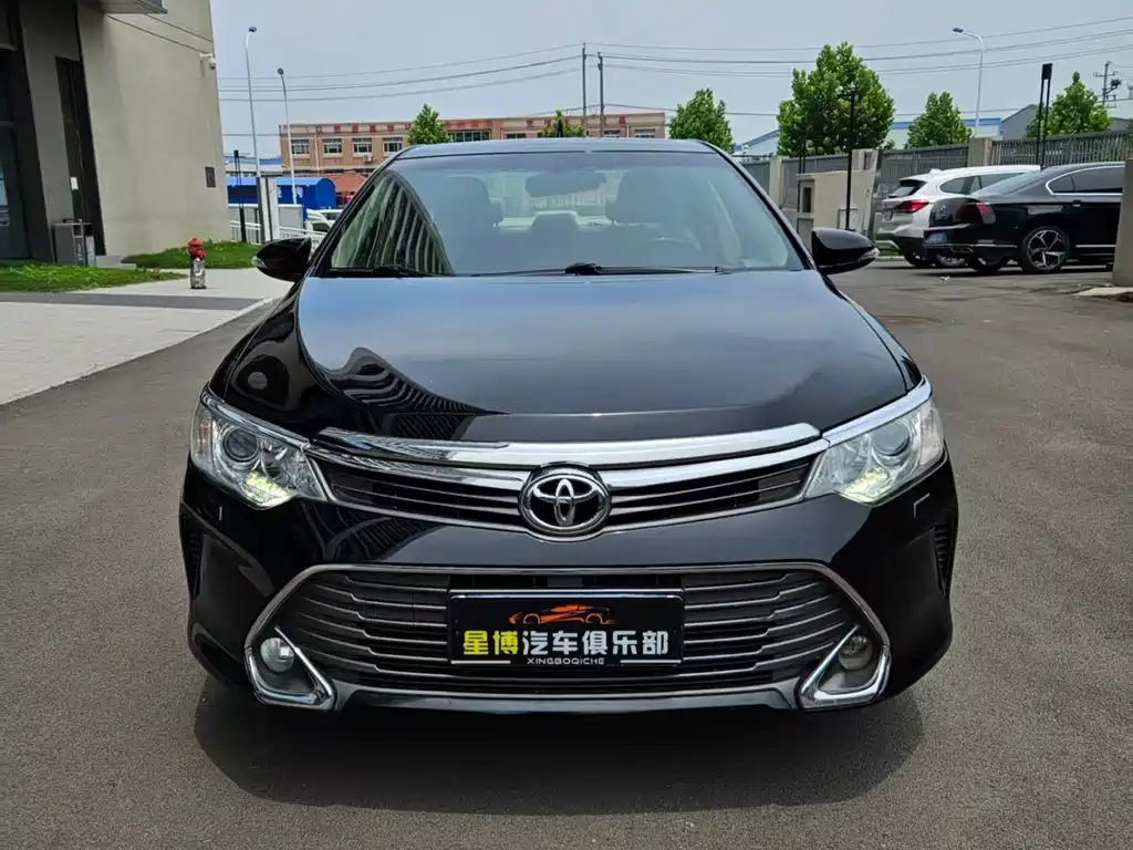 Toyota Camry 2015 — фото 2